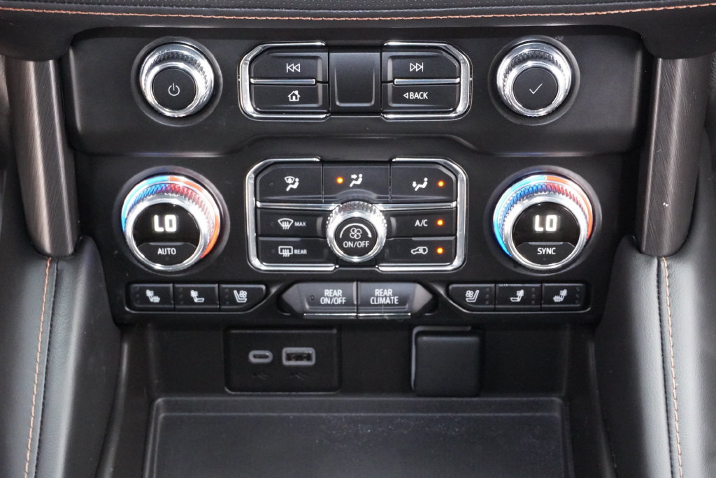 Used 2024 GMC Yukon XL AT4 w/ AT4 Premium Package AWD/4WD image 17