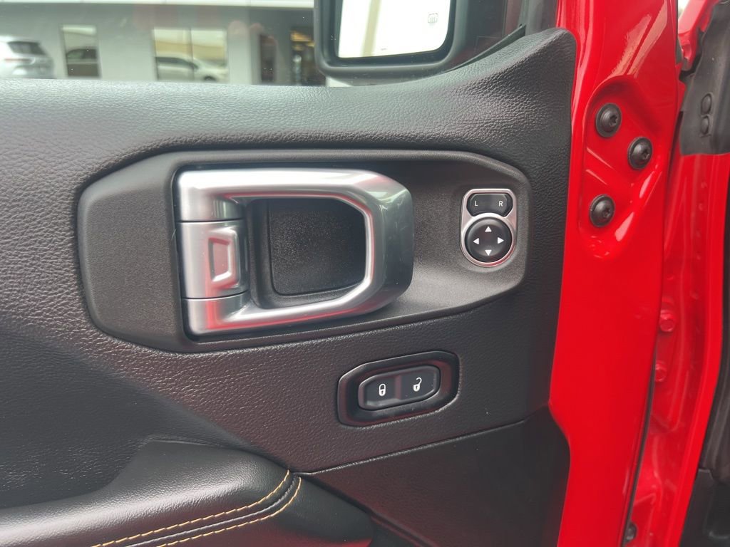 Used 2025 Jeep Wrangler Unlimited Sahara w/ Safety Group AWD/4WD image 17