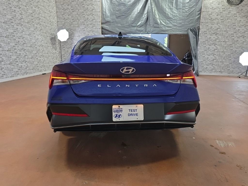 Used 2025 Hyundai Elantra SEL FWD image 5