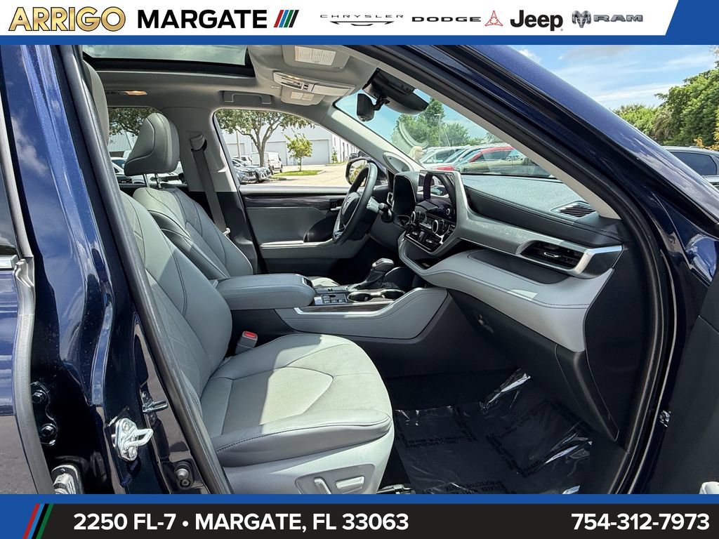 Used 2024 Toyota Highlander Platinum FWD image 19