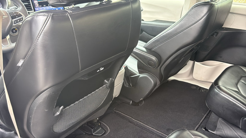 Used 2023 Chrysler Pacifica Touring-L FWD image 30