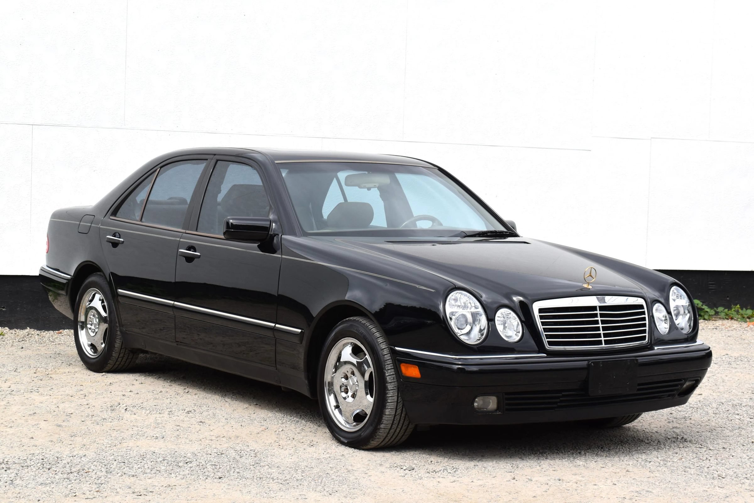 Used 1996 Mercedes-Benz E 320 Sedan image 1