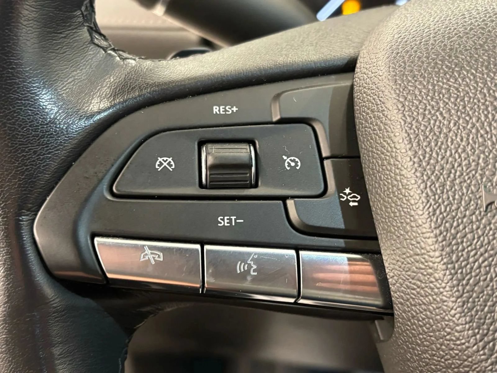 Used 2023 Cadillac XT4 Premium Luxury FWD image 47