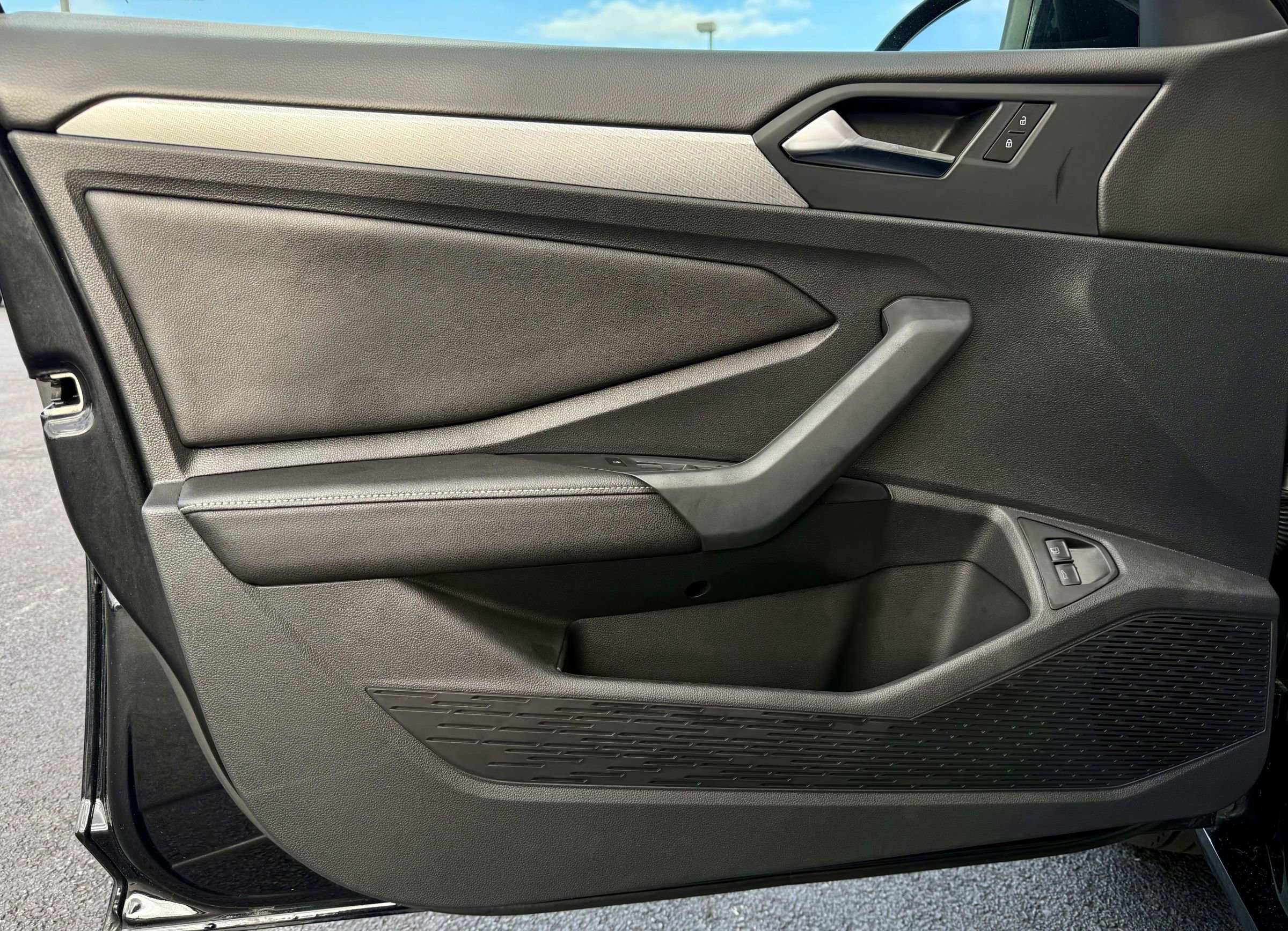 Used 2024 Volkswagen Jetta S image 28