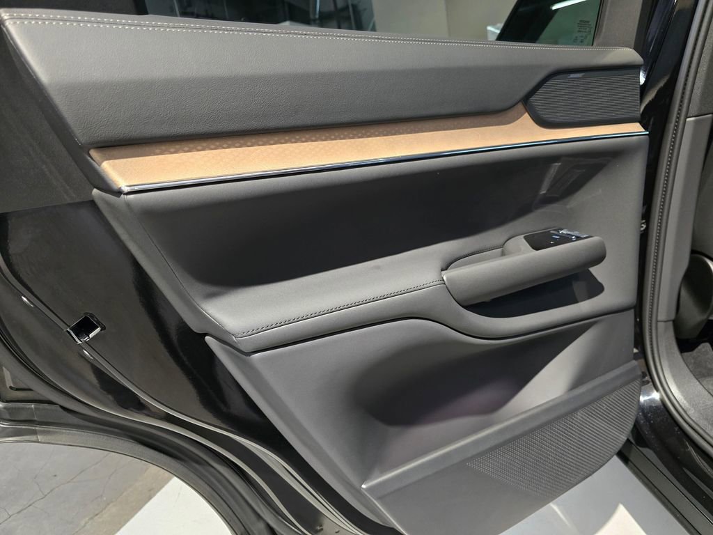 Certified 2025 Volvo EX90 Plus image 15