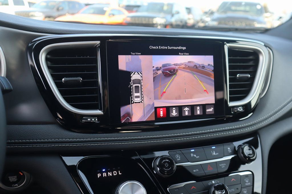 New 2026 Chrysler Pacifica Select image 6