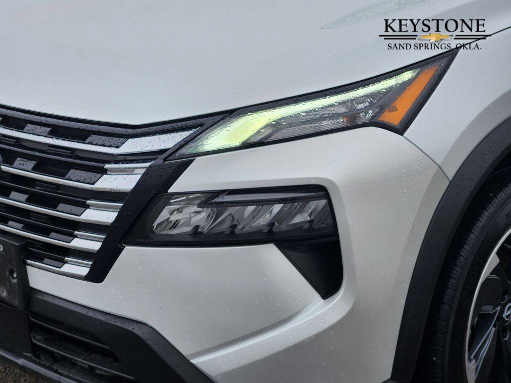 Used 2024 Nissan Rogue SV image 10