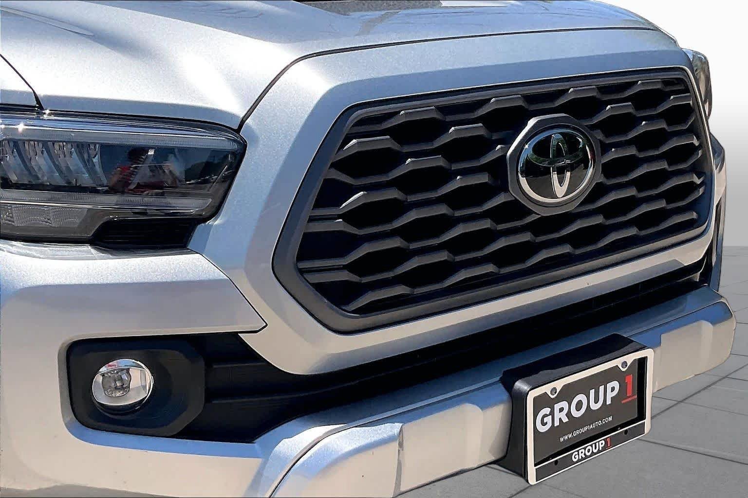 Used 2022 Toyota Tacoma TRD Sport w/ TRD Premium Sport Package RWD image 30