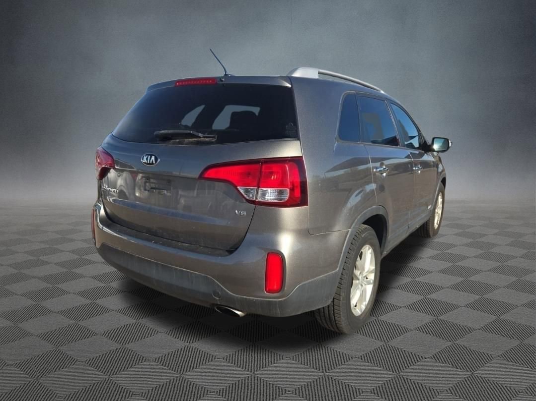 Used 2015 Kia Sorento LX image 2