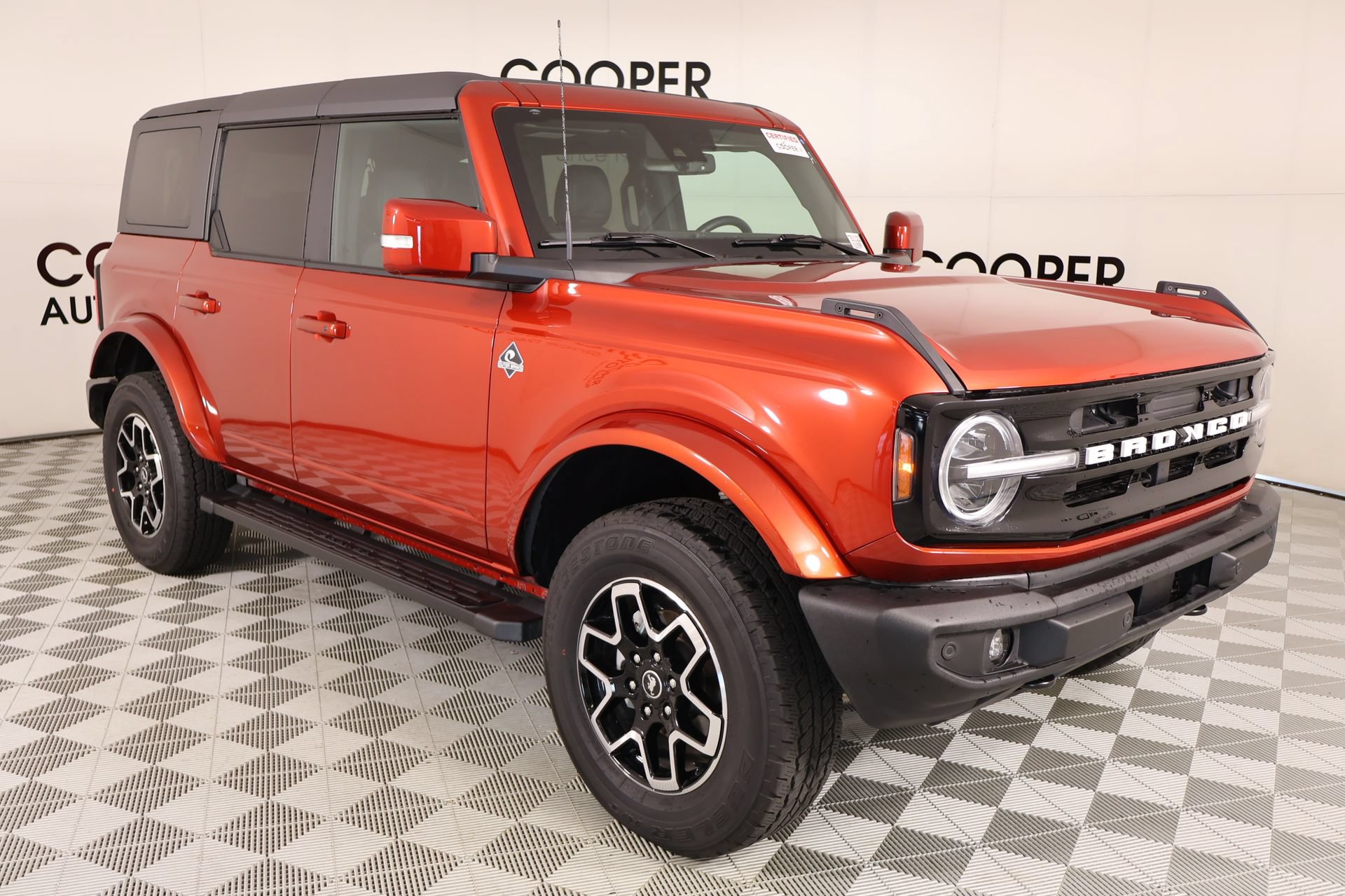 Used 2024 Ford Bronco Outer Banks AWD/4WD image 1