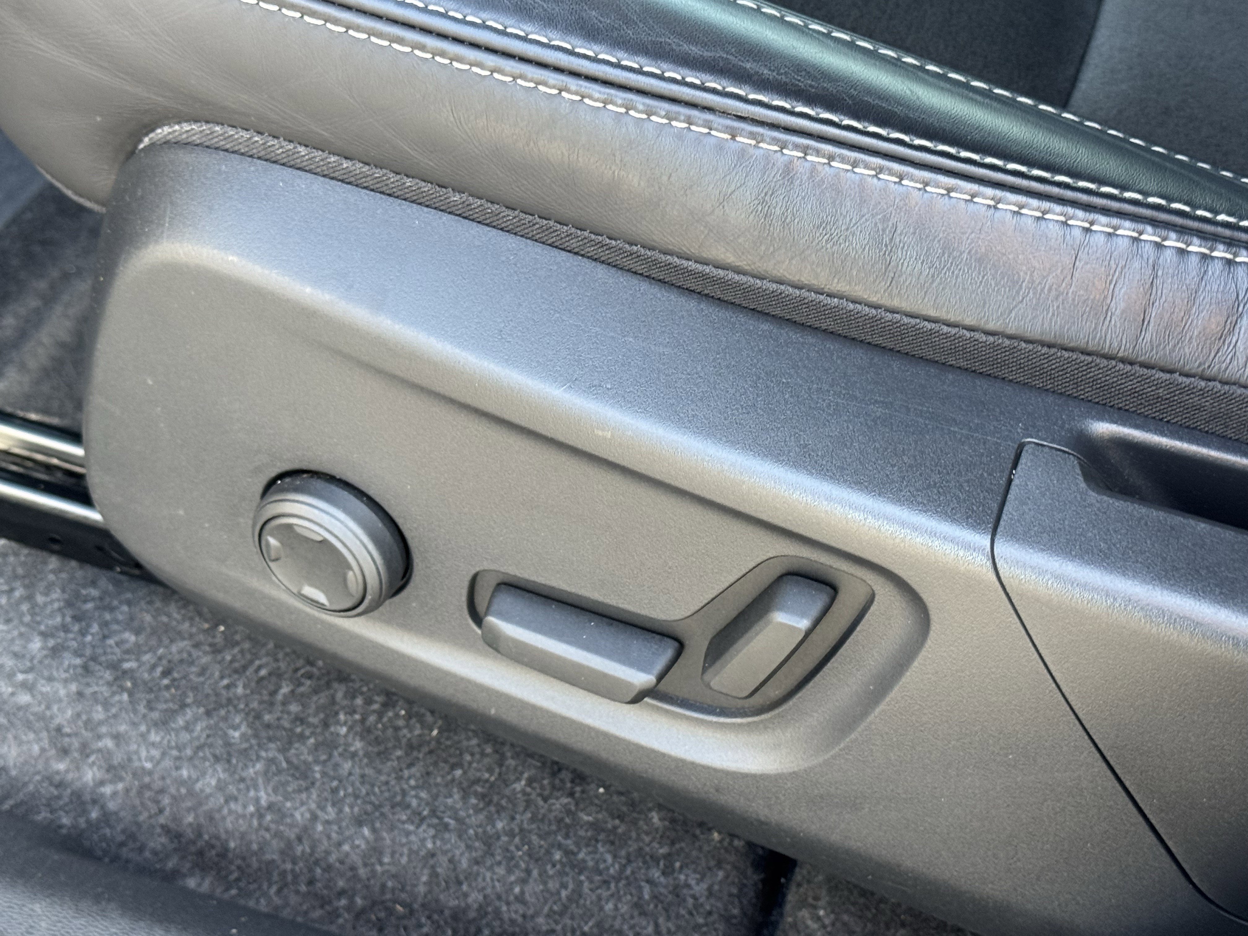 Used 2022 Volvo XC40 P8 Recharge Ultimate image 16