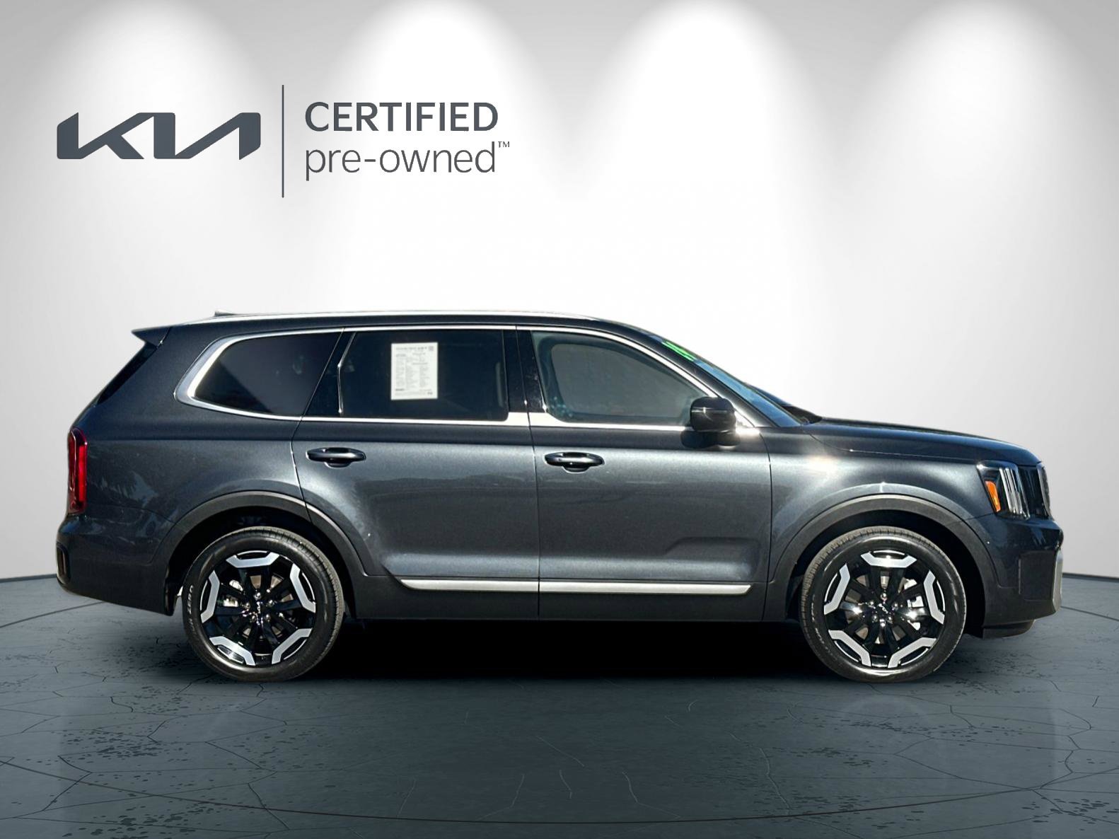 Certified 2024 Kia Telluride S w/ S Sunroof Package AWD/4WD image 3