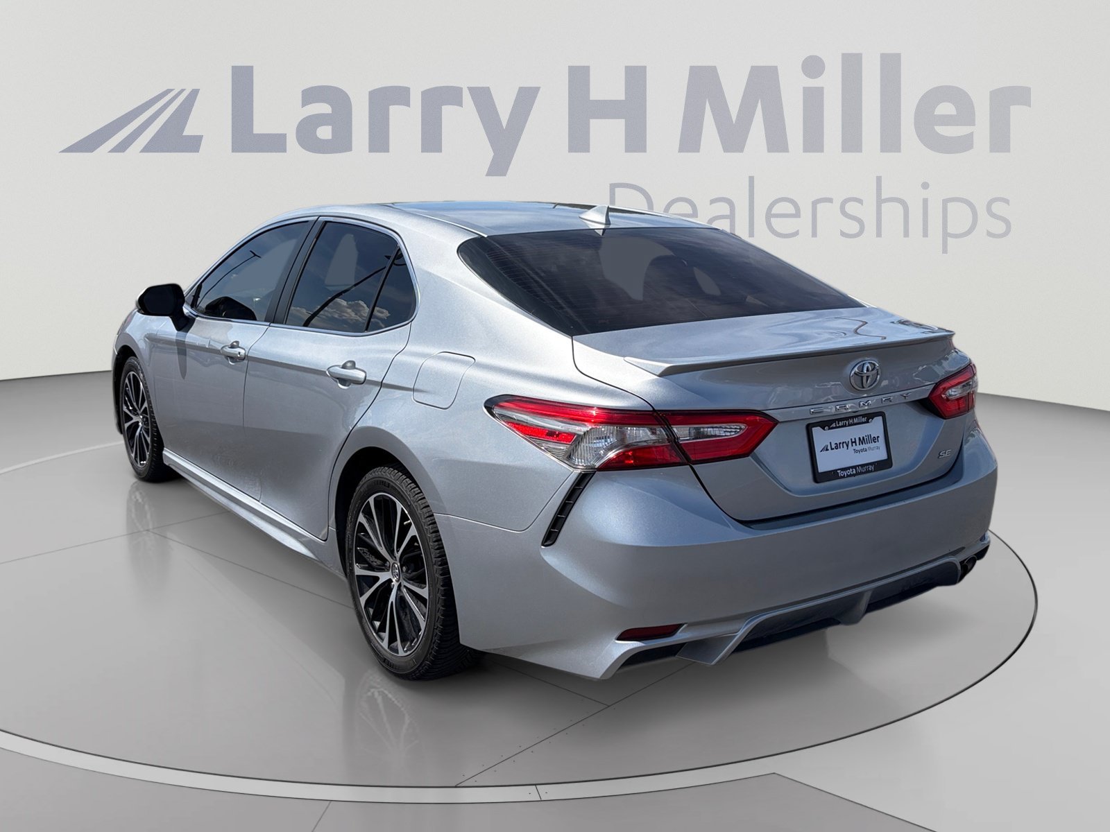 Used 2019 Toyota Camry SE w/ Audio Package FWD image 3