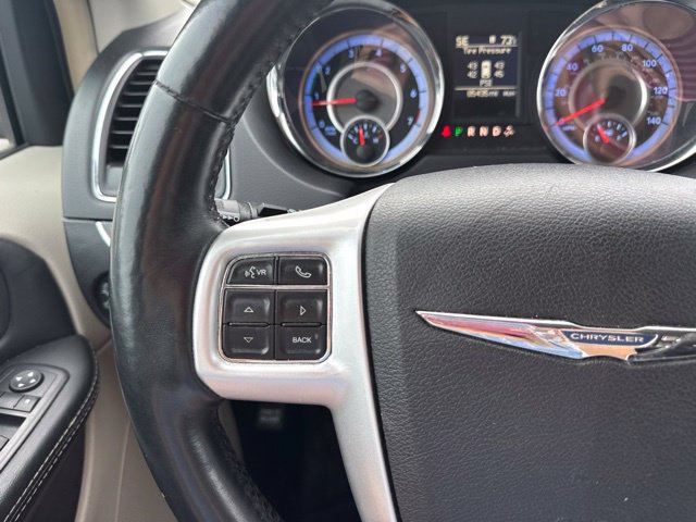 Used 2016 Chrysler Town & Country Touring w/ Driver Convenience Group FWD image 16