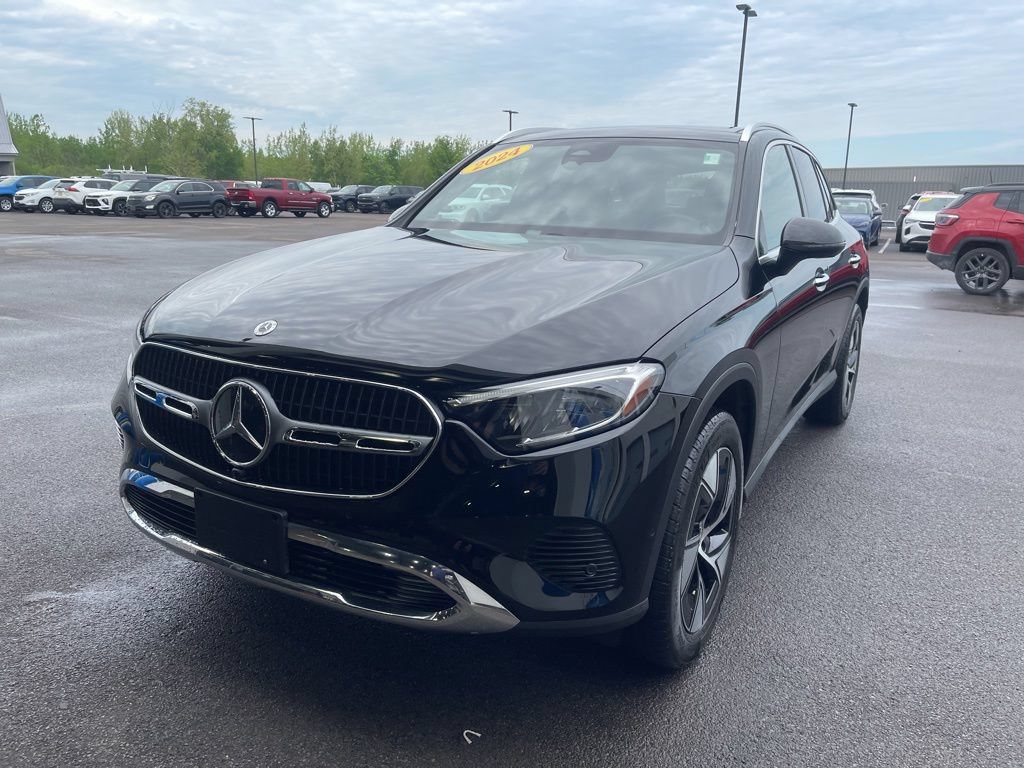 Used 2024 Mercedes-Benz GLC 300 4MATIC image 3