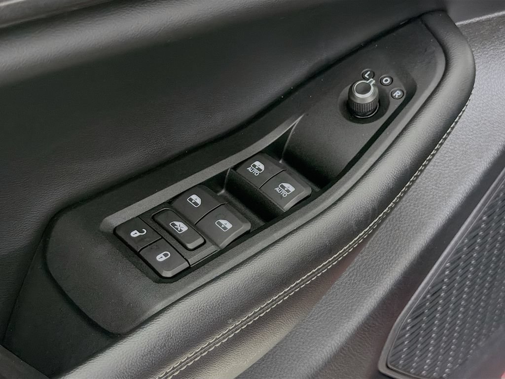 Used 2023 Jeep Grand Cherokee Laredo AWD/4WD image 21