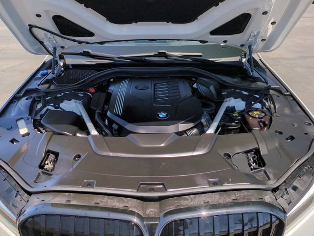 Used 2022 BMW 740i w/ M Sport Package RWD image 31