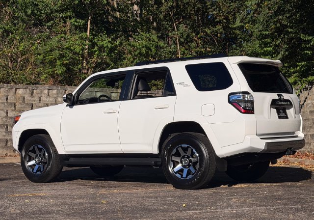 Used 2024 Toyota 4Runner TRD Off-Road Premium AWD/4WD image 10