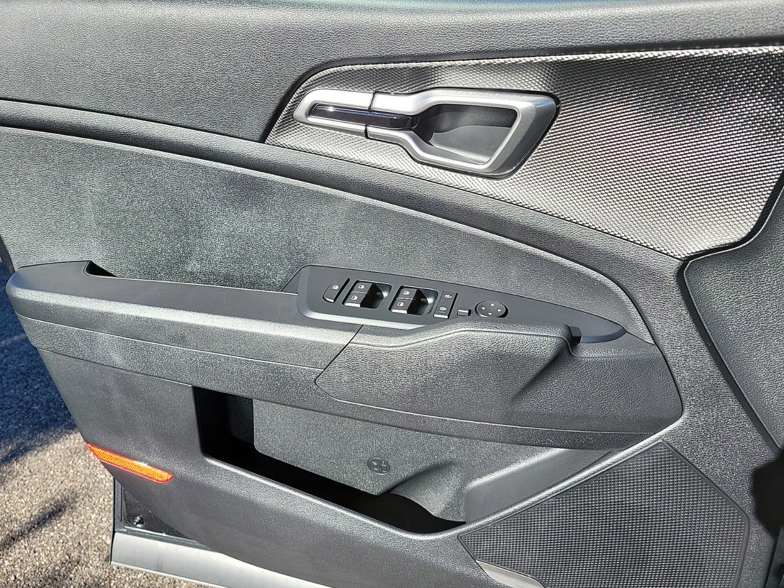 New 2025 Kia Sportage LX FWD image 17