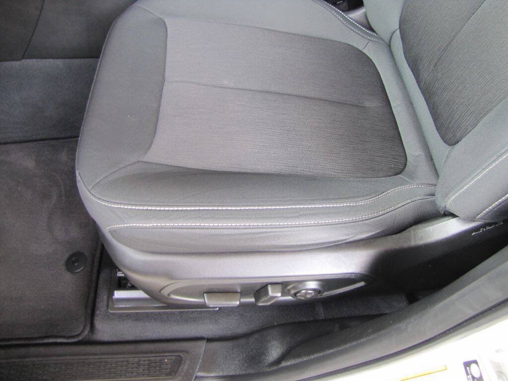 Used 2023 Jeep Grand Cherokee L Laredo RWD image 14