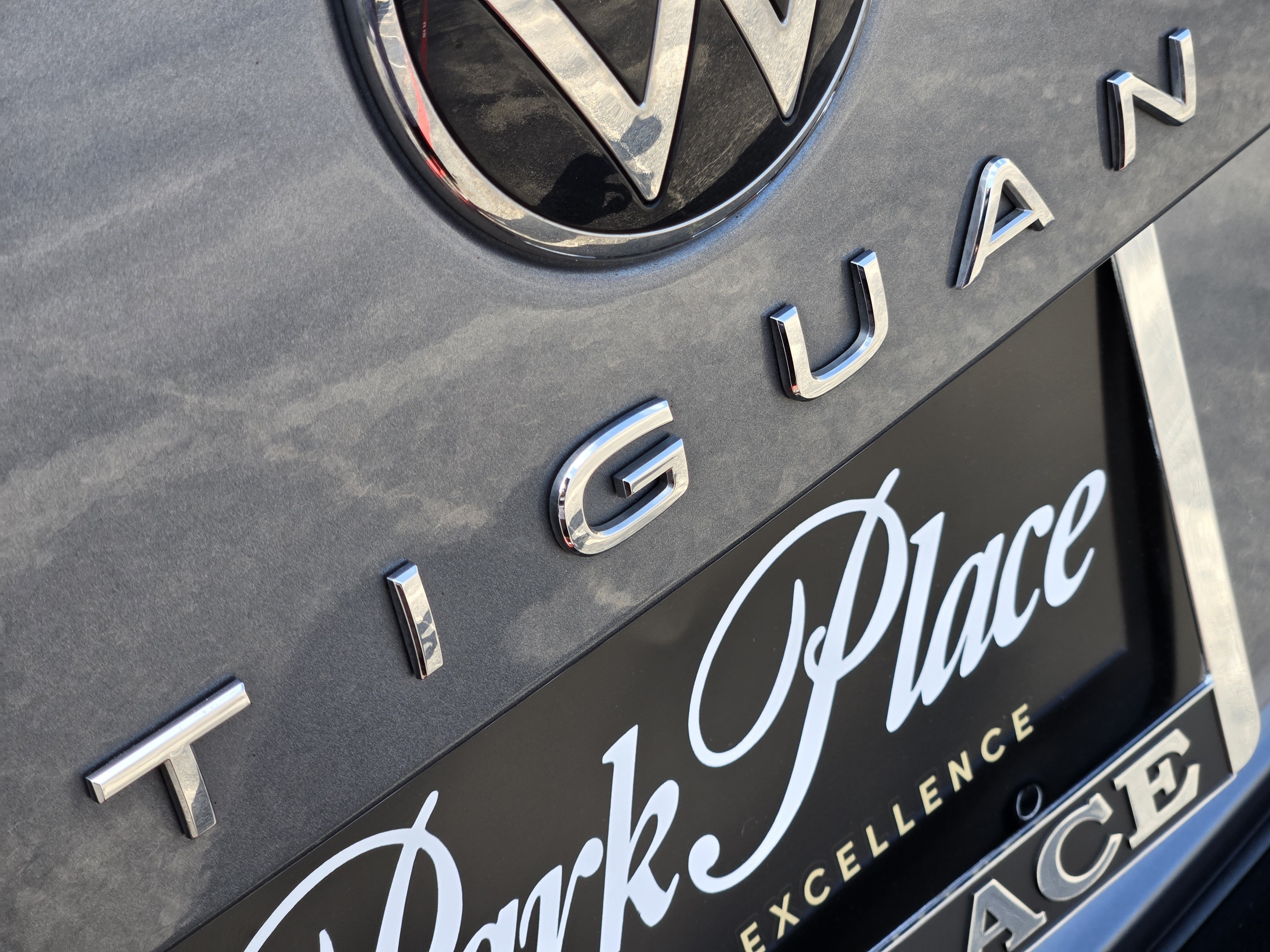 Used 2023 Volkswagen Tiguan SE R-Line FWD image 41
