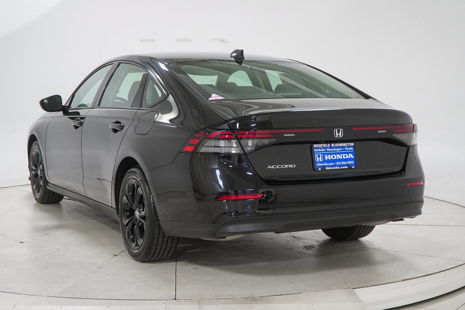 Certified 2025 Honda Accord SE image 6