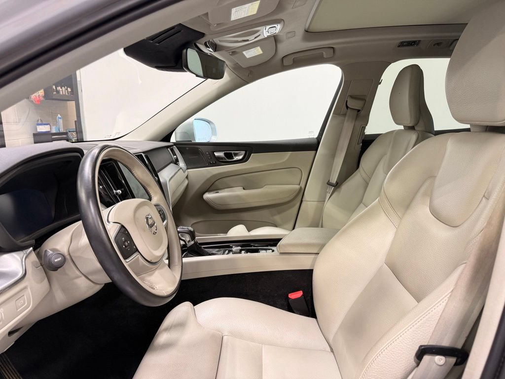 Used 2019 Volvo XC60 T6 Momentum AWD/4WD image 9