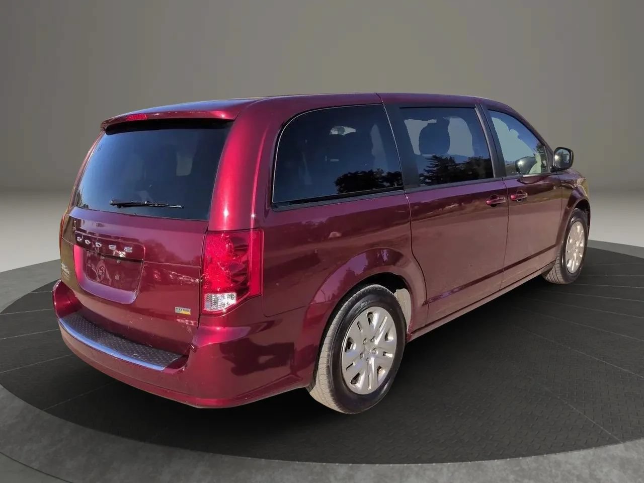 Used 2018 Dodge Grand Caravan SE FWD image 6