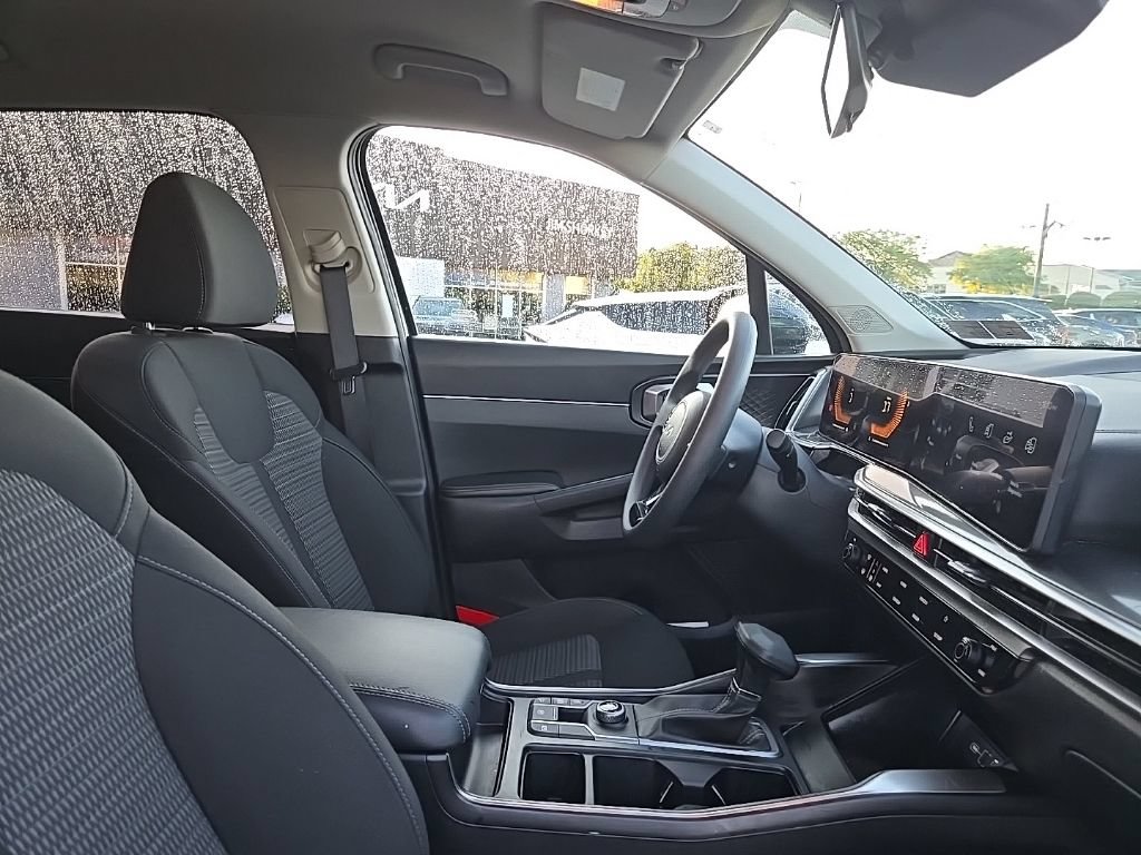 Certified 2024 Kia Sorento LX FWD image 33