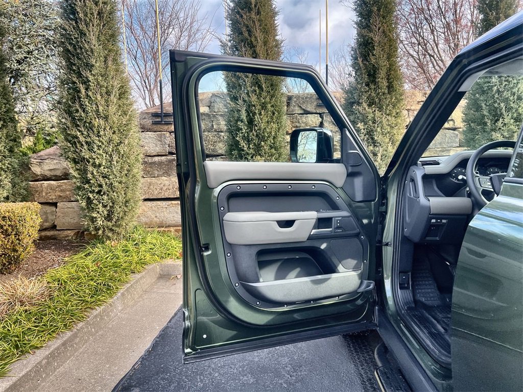 Used 2026 Land Rover Defender 110 S image 17
