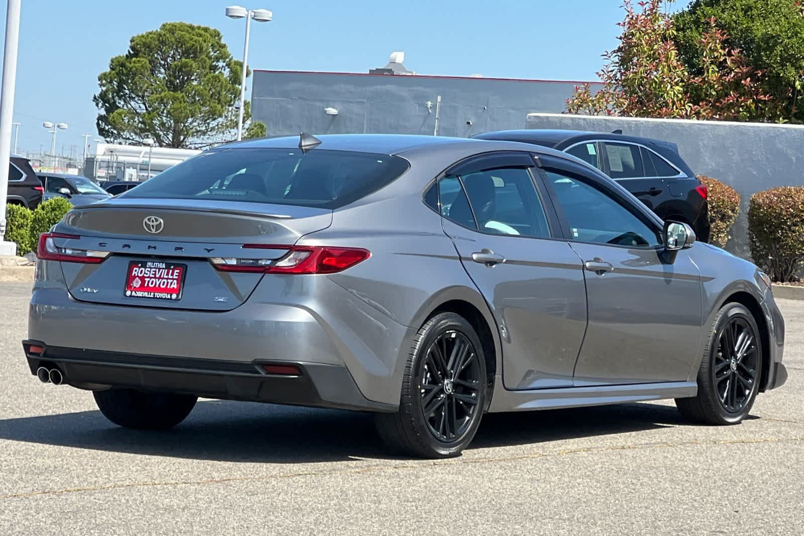 Used 2025 Toyota Camry SE FWD image 2