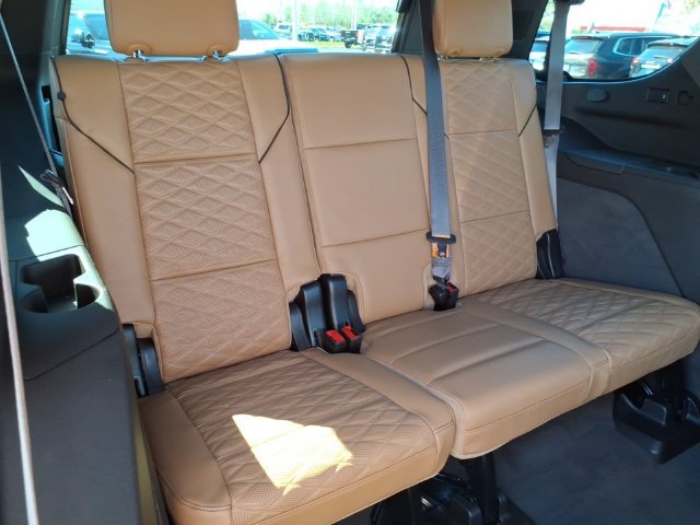 Used 2023 Cadillac Escalade Premium Luxury w/ LPO, Illumination Package AWD/4WD image 24