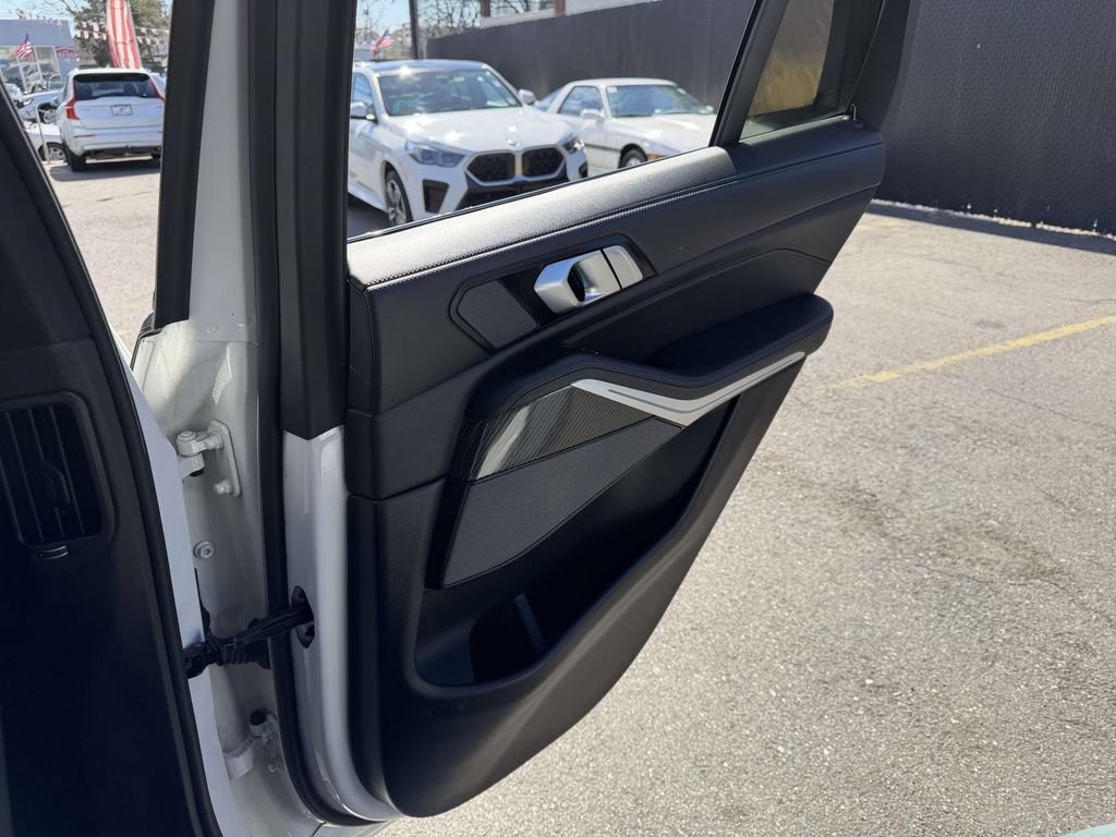 Used 2026 BMW X5 M60i AWD/4WD image 17