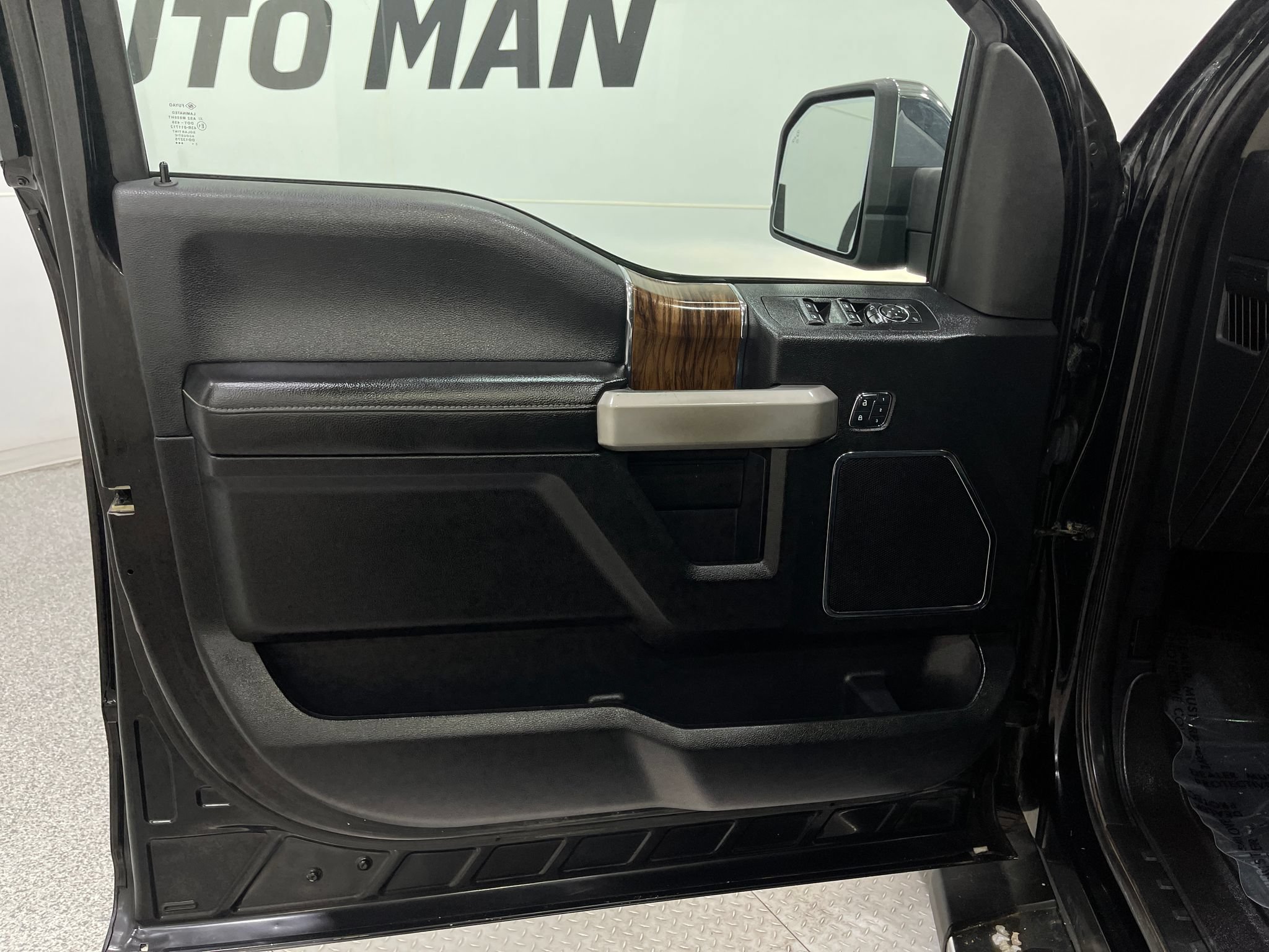 Used 2018 Ford F150 Lariat w/ Equipment Group 502A Luxury AWD/4WD image 15