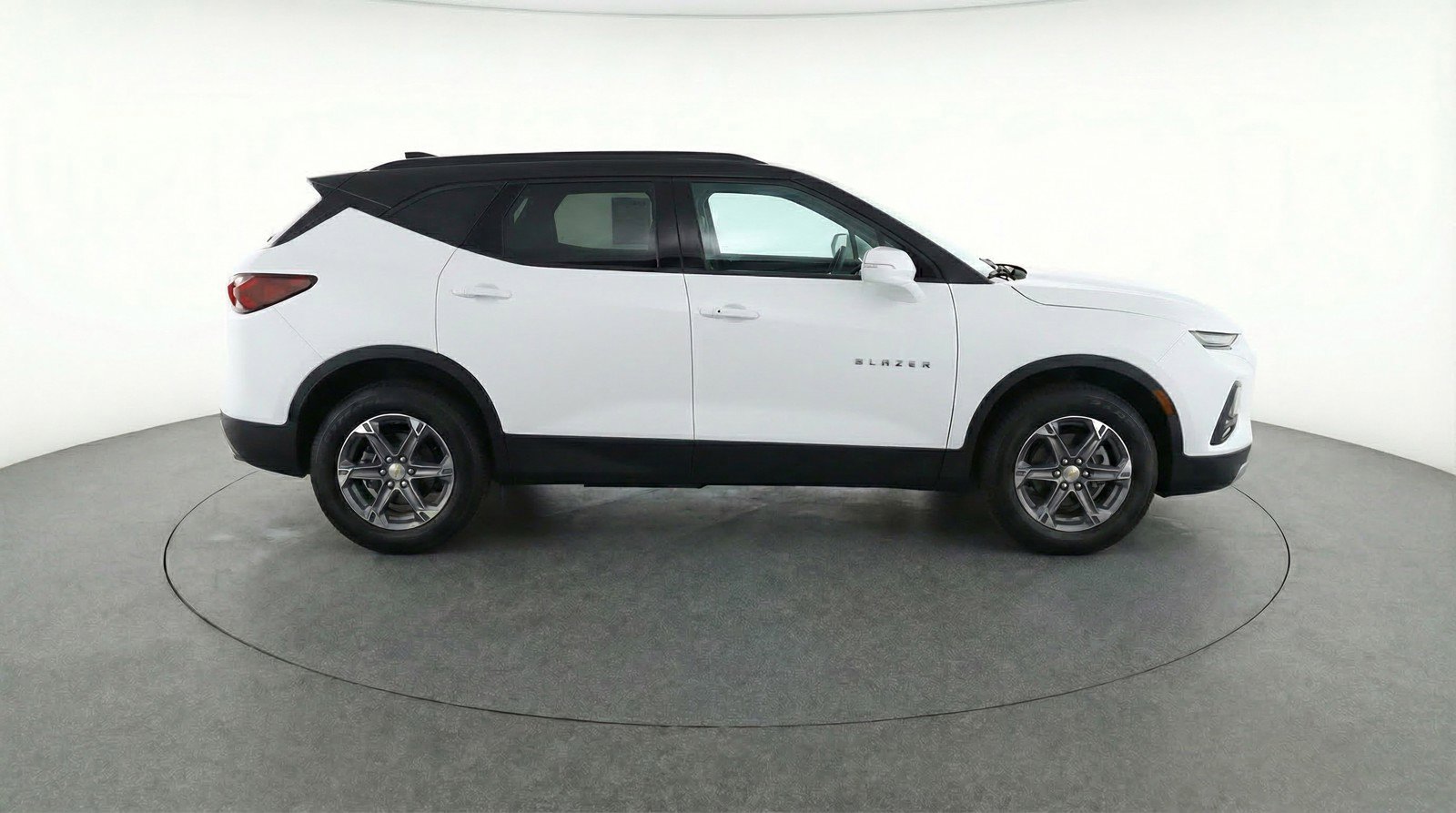 Used 2025 Chevrolet Blazer LT FWD image 11