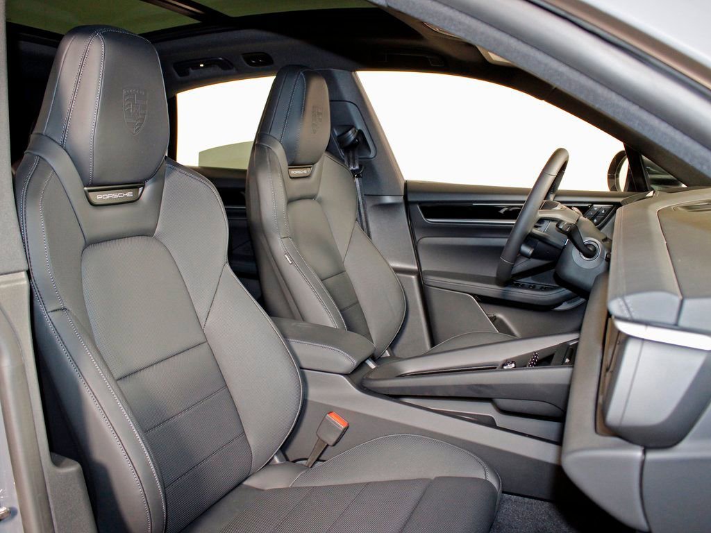 Certified 2025 Porsche Macan 4S Electric image 41