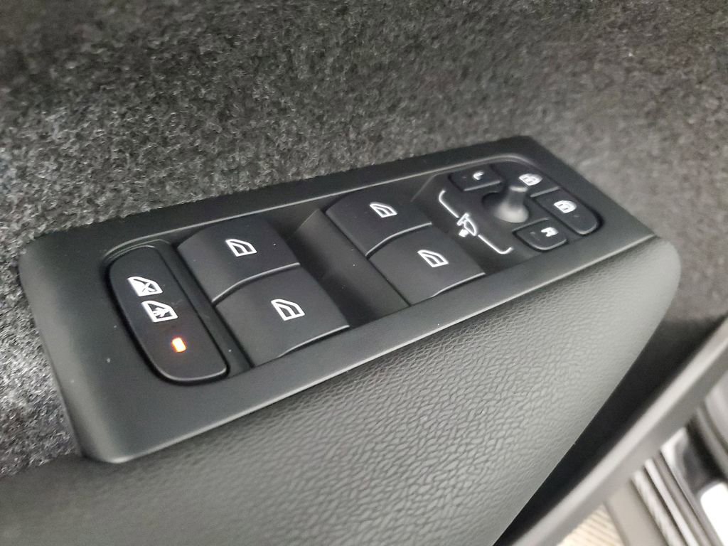 Certified 2026 Volvo XC40 B5 Ultra w/ Climate Package image 22