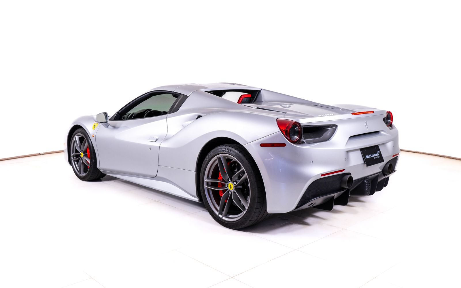 Used 2019 Ferrari 488 Spider RWD image 4