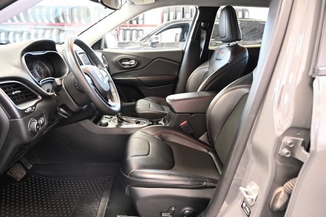 Used 2022 Jeep Cherokee Trailhawk AWD/4WD image 10