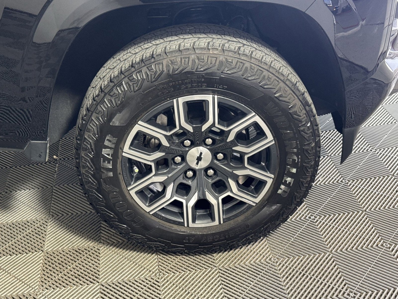 Used 2023 Chevrolet Colorado Z71 w/ Z71 Convenience Package 2 image 12