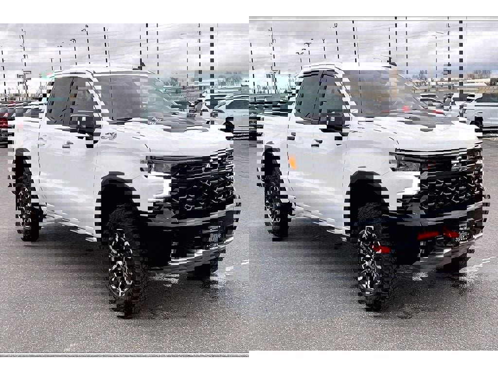 Used 2025 Chevrolet Silverado 1500 ZR2 w/ Technology Package image 2