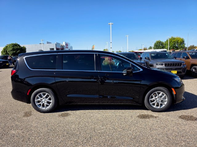 New 2027 Chrysler Pacifica LX FWD image 7