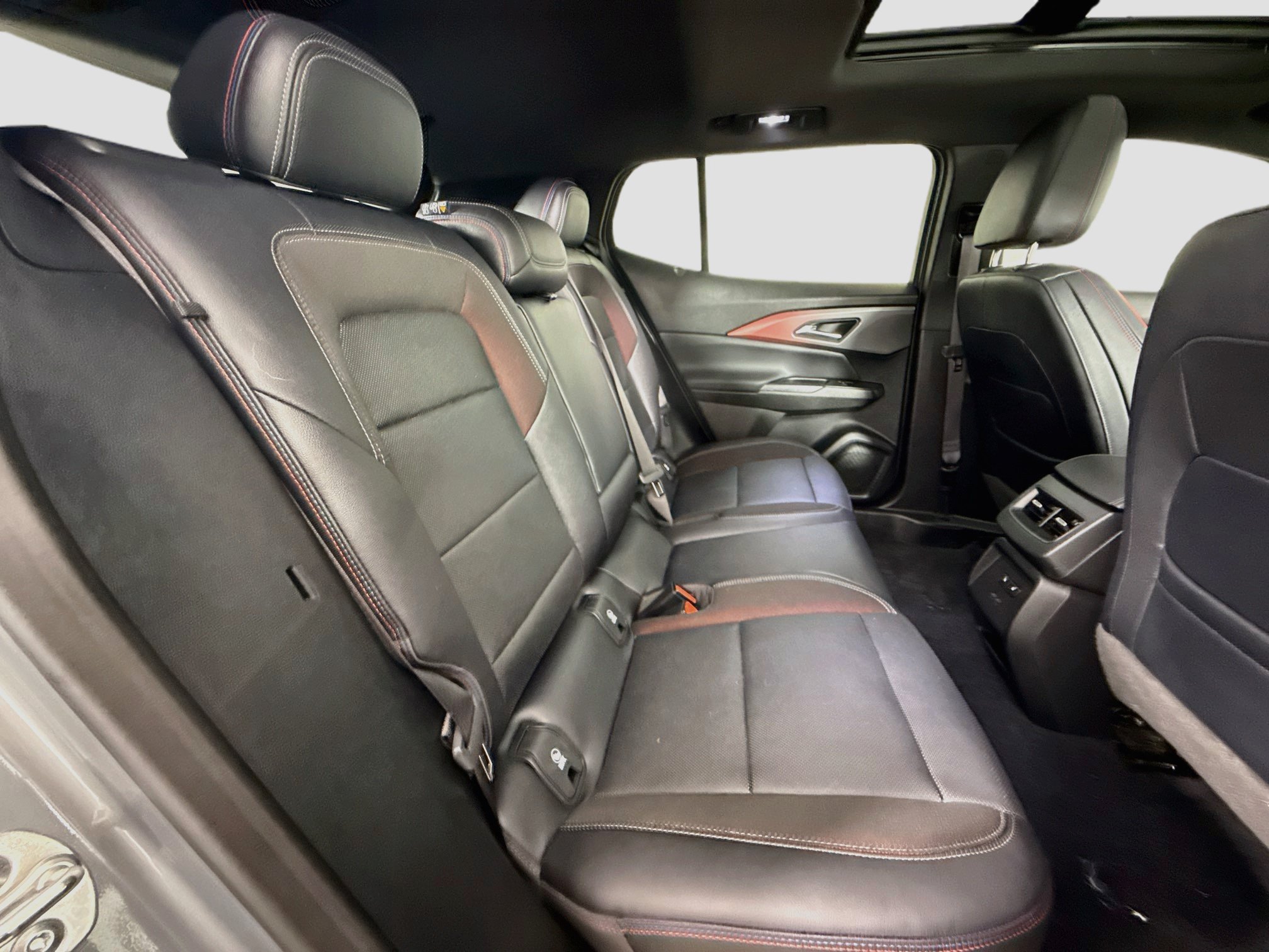 Used 2025 Chevrolet Equinox EV RS w/ Convenience Package II FWD image 30