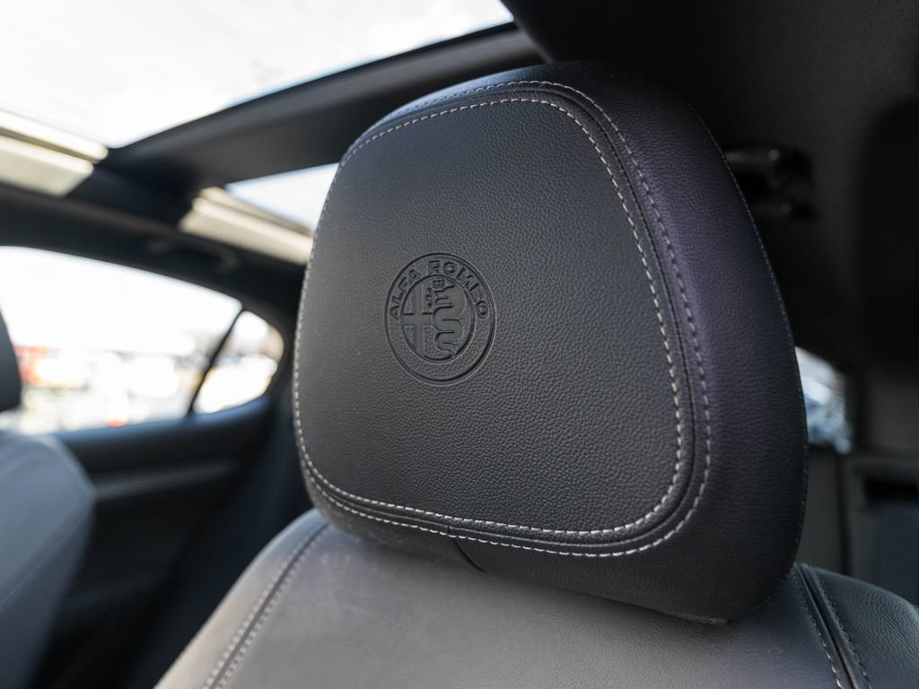 Used 2024 Alfa Romeo Stelvio Veloce image 7