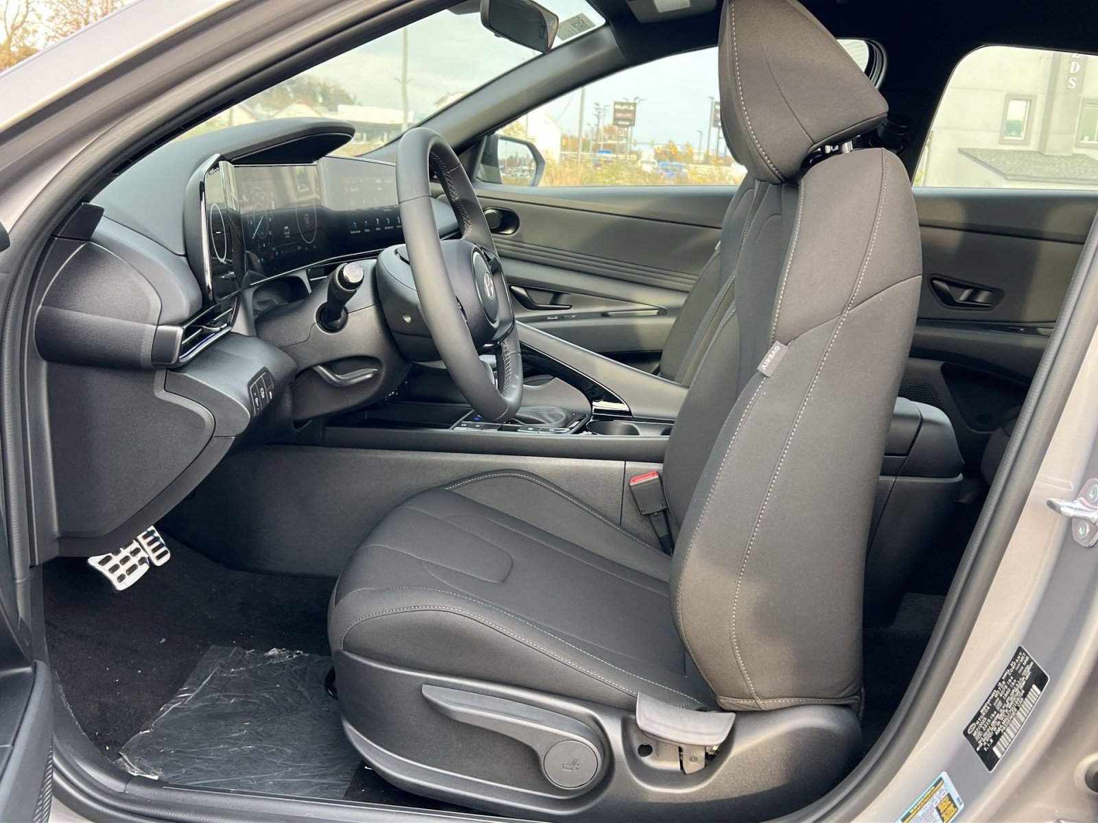 New 2025 Hyundai Elantra SEL image 11