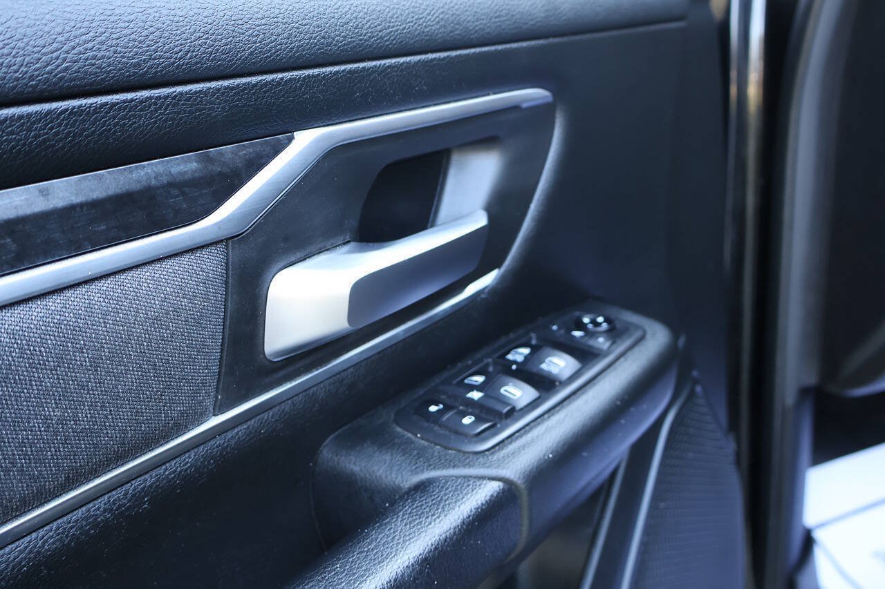 Used 2019 RAM 1500 Big Horn AWD/4WD image 11