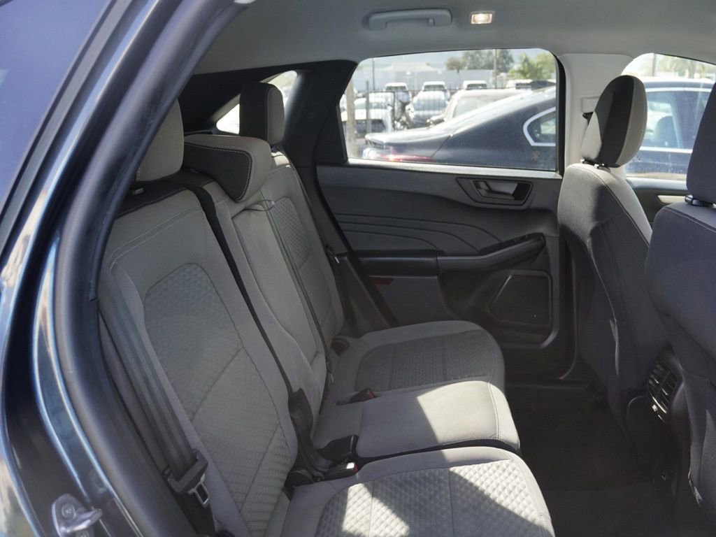 Used 2022 Ford Escape SE w/ SE Sport Appearance Package image 18