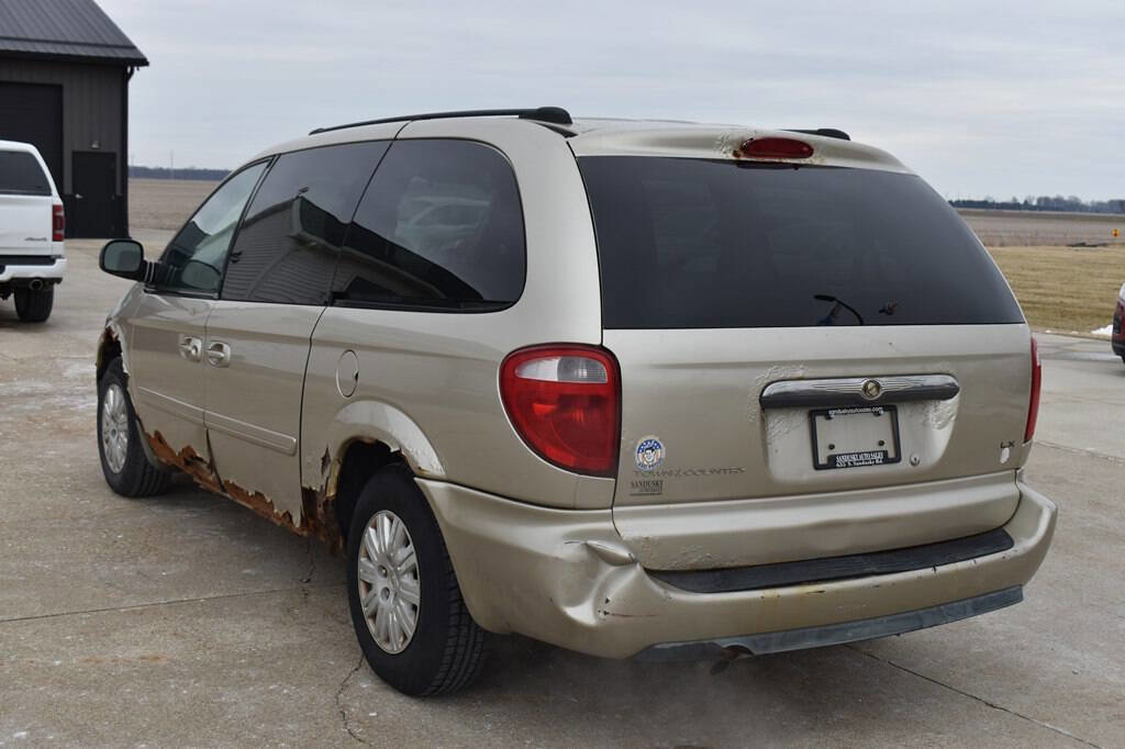 Used 2005 Chrysler Town & Country LX w/ Popular Equipment Group II image 5