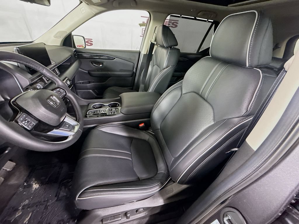 Used 2025 Honda Pilot Elite image 27