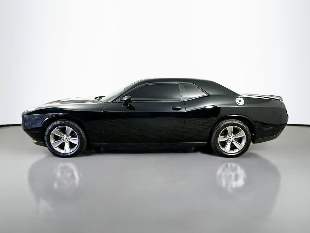 Used 2019 Dodge Challenger SXT image 4